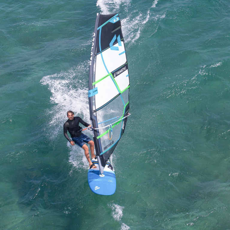 Cours de planche à voile en mer en Vendée